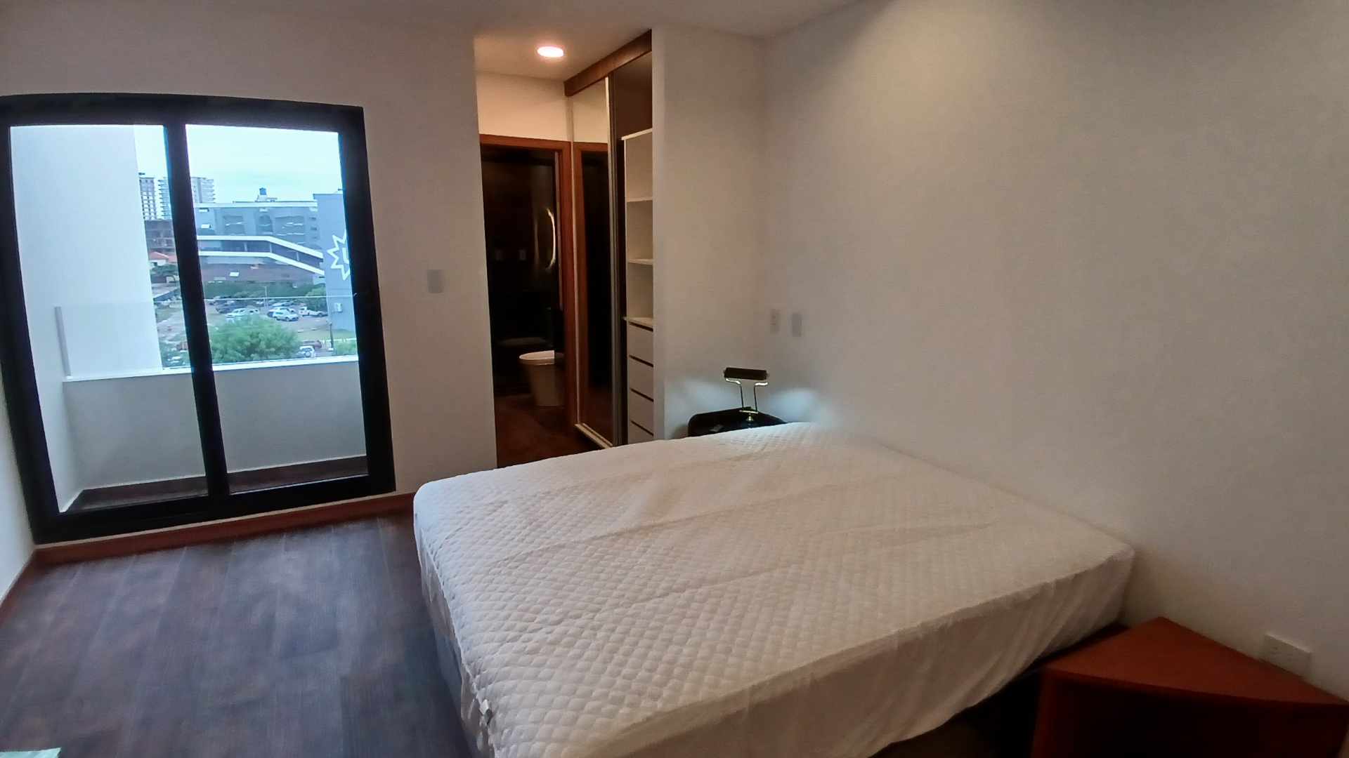 Departamento en Sirari en Santa Cruz de la Sierra 1 dormitorios 1 baños  Foto 9