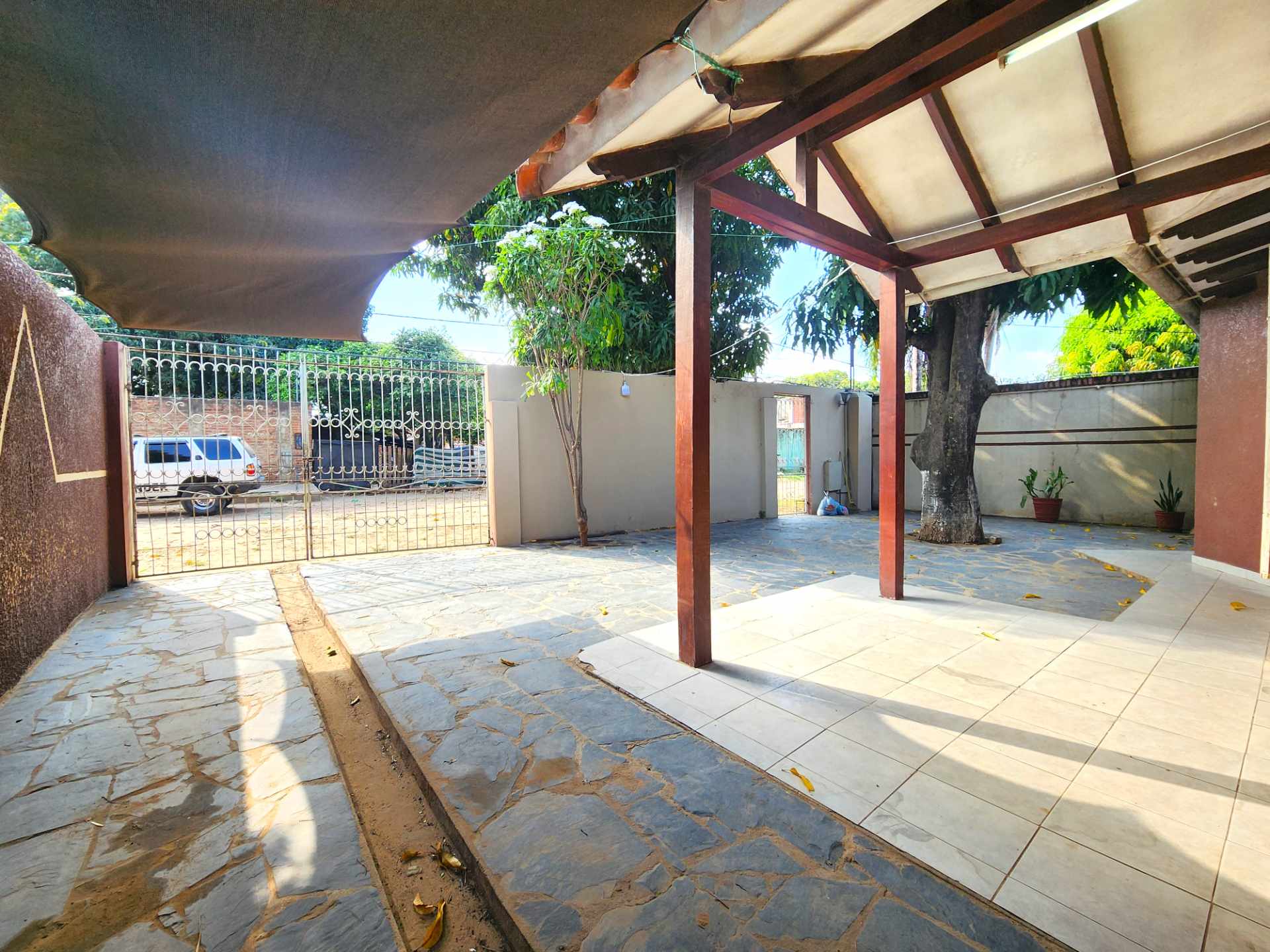 Casa en Villa 1ero de Mayo en Santa Cruz de la Sierra 3 dormitorios 3 baños 3 parqueos Foto 12