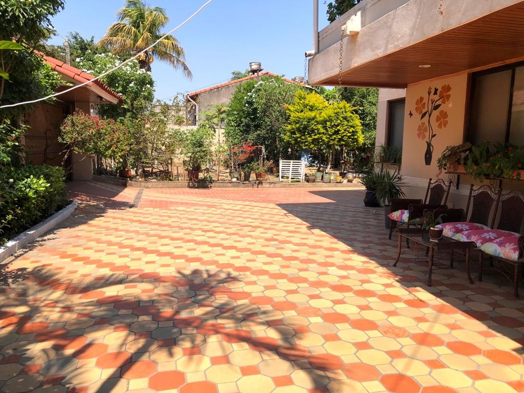 Terreno en VentaEn Ubicación Privilegiada De Ocasión En Venta Amplio Terreno (1.105 m2) con casa Ideal para Desarrollo Inmobiliario o Comercial - 3er Anillo y Radial 26    Foto 2