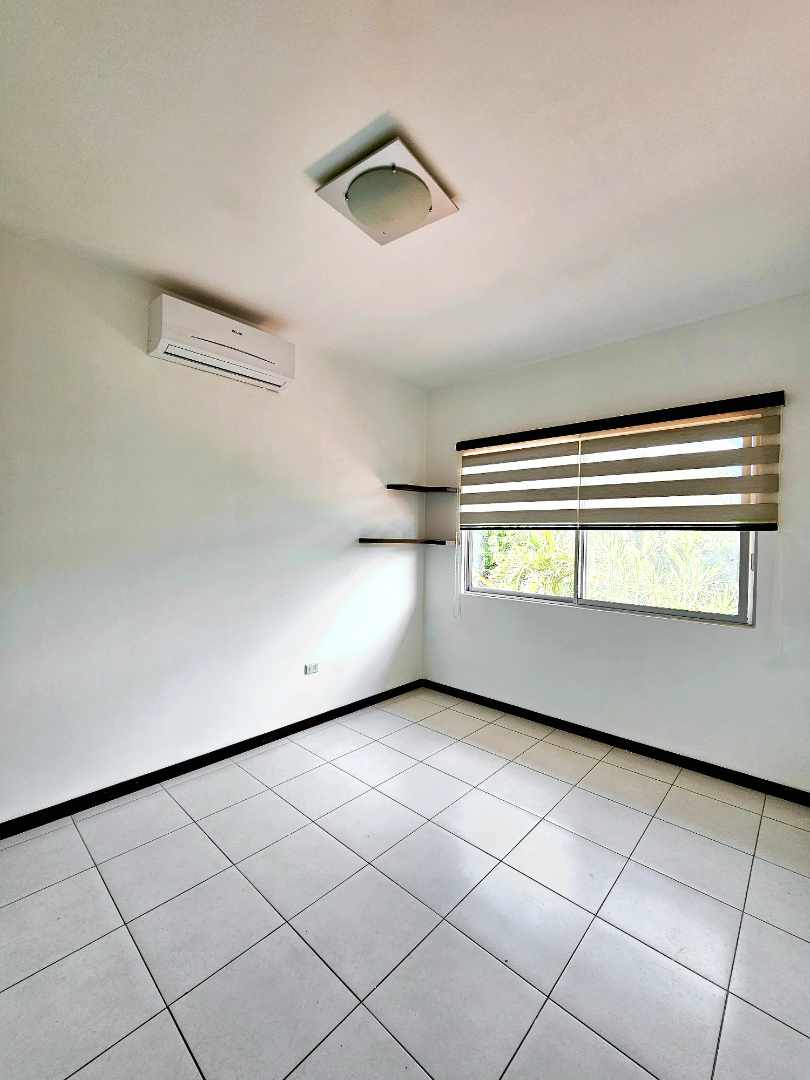 Casa en Entre 5to y 6to anillo Norte en Santa Cruz de la Sierra 3 dormitorios 3 baños 2 parqueos Foto 11