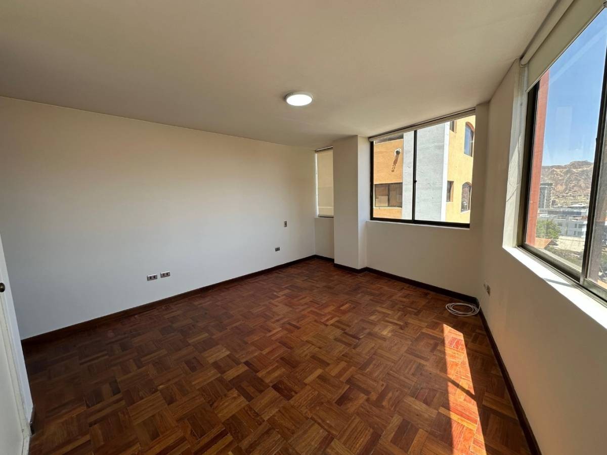Departamento en Venta
EN VENTA – DEPARTAMENTO DE 3 DORMITORIOS EN AV. BALLIVIÁN Y CALLE 25 3 dormitorios 3 baños 1 parqueos Foto 17
