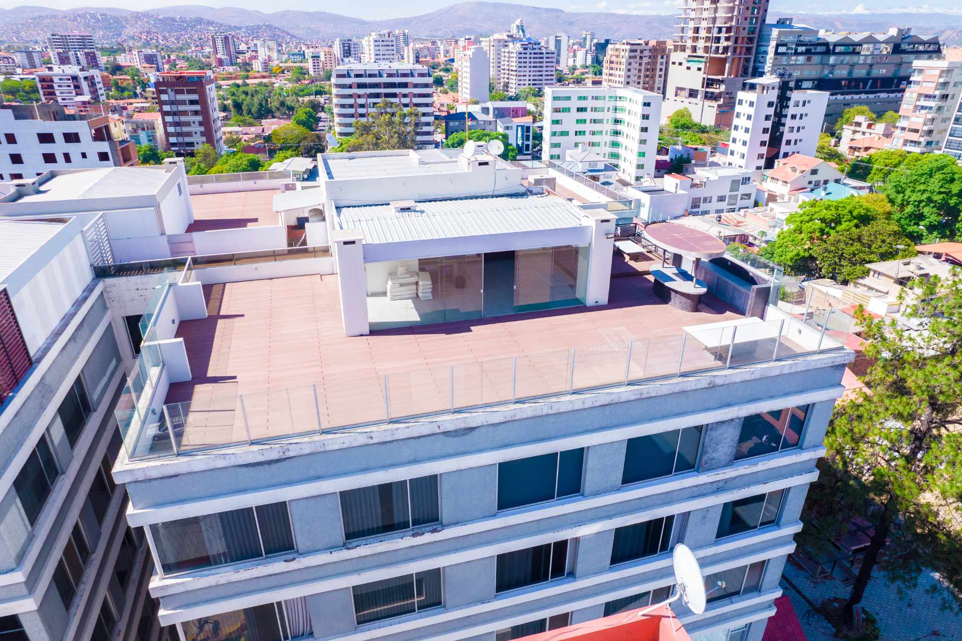 Departamento en VentaCalle Miguel M. de Aguirre - casi Av. America edificio Versalles 3 dormitorios 2 baños 2 parqueos Foto 1