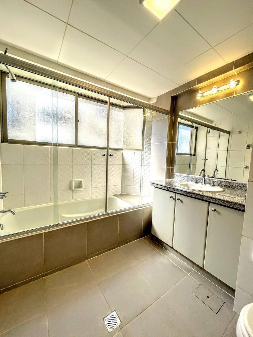 Departamento en AlquilerACHUMANI C/23 3 dormitorios 4 baños 1 parqueos Foto 16