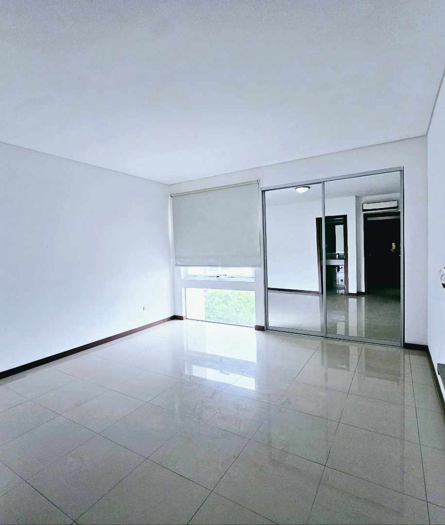 Departamento AV. CANAL ISUTO , ENTRE 2DO Y 3ER ANILLO Foto 4