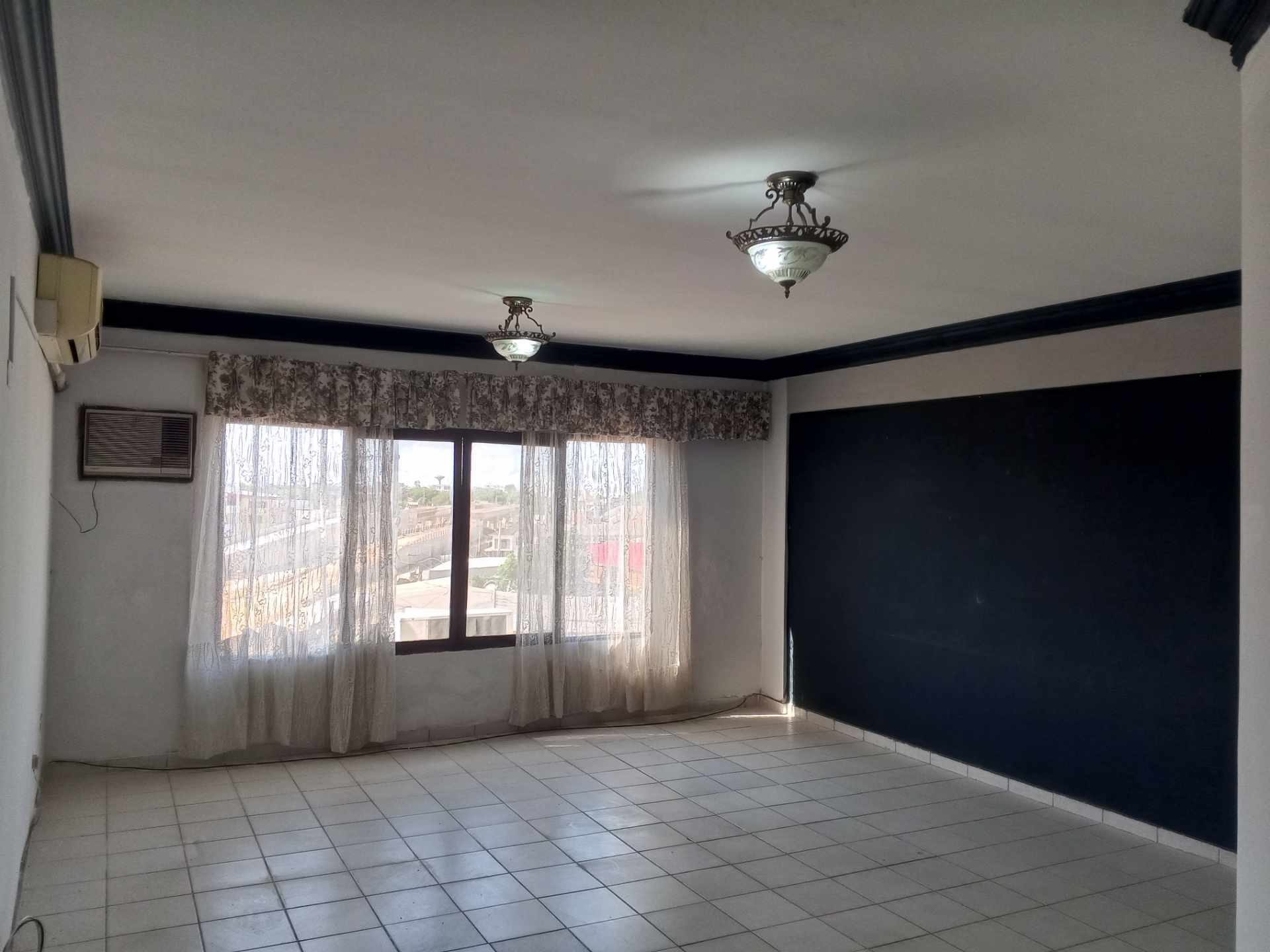 Departamento en Venta[CONDOMINIO LIMCO 1| SOBRE 4TO. ANILLO BARRIO GUARACACHI, ENTRE AV. BRASIL Y AV. VIRGEN DE COTOCA] DEPARTAMENTO EN VENTA DE 2 DORMITORIOS CON DEPENDENCIAS Y PARQUEO DESCUBIERTO Foto 2