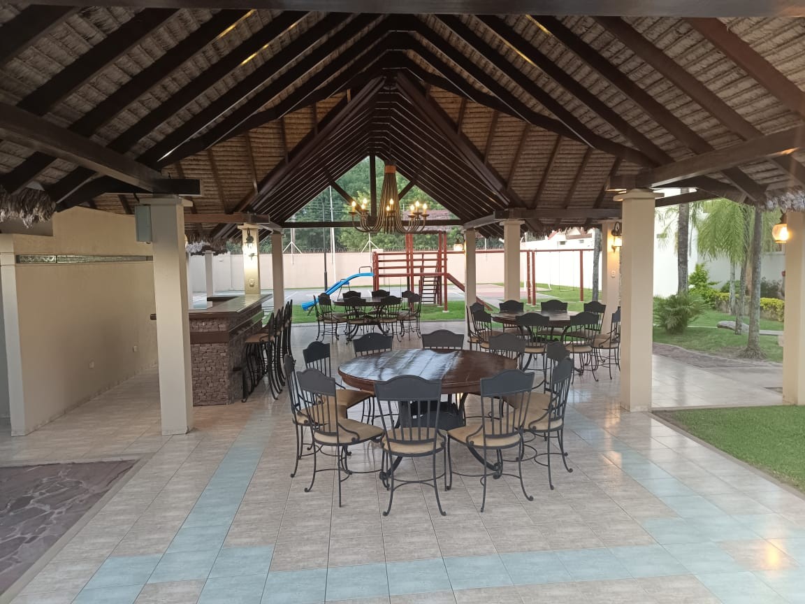 En Alquiler a $us 1,100 Foto 4