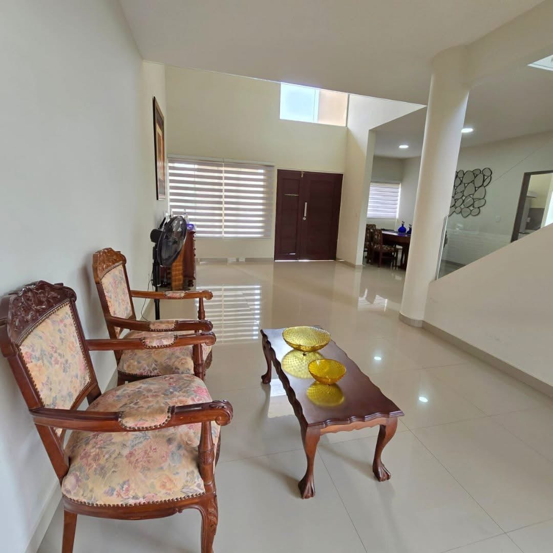 Casa A pocas cuadras de la av banzer en condominio  Foto 8