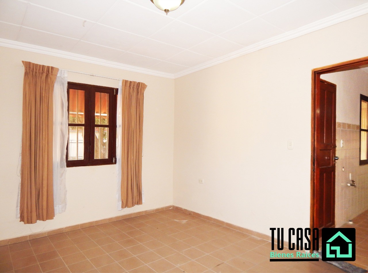 LINDA CASA DE 5 DORMITORIOSAV. SANTOS DUMONT 5TO ANILLO UltraCasas