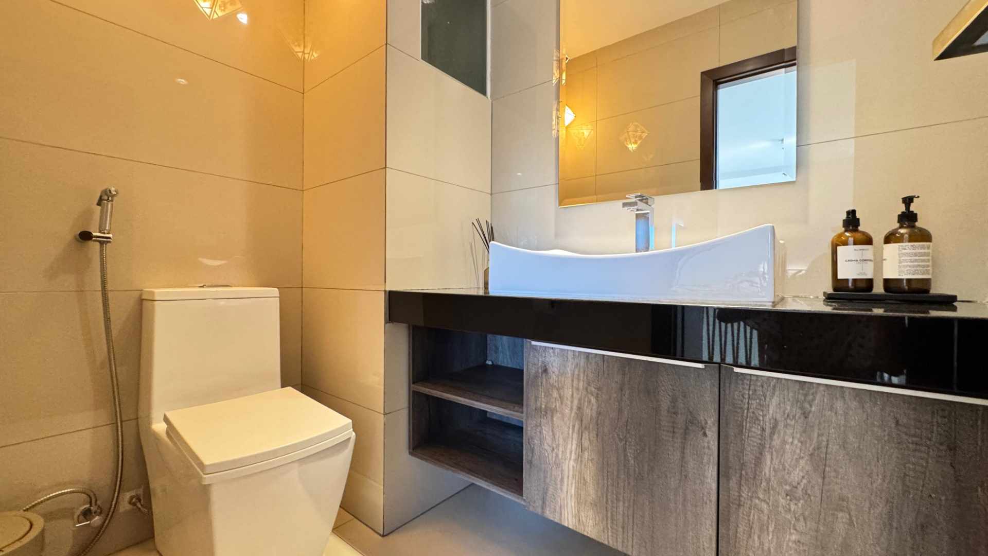 Departamento en Entre 8vo y 9no anillo Norte en Santa Cruz de la Sierra 4 dormitorios 4 baños 2 parqueos Foto 6