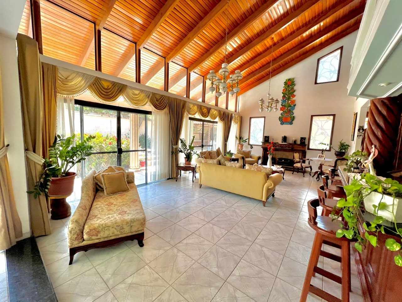 Terreno en VentaEn Ubicación Privilegiada De Ocasión En Venta Amplio Terreno (1.105 m2) con casa Ideal para Desarrollo Inmobiliario o Comercial - 3er Anillo y Radial 26    Foto 16