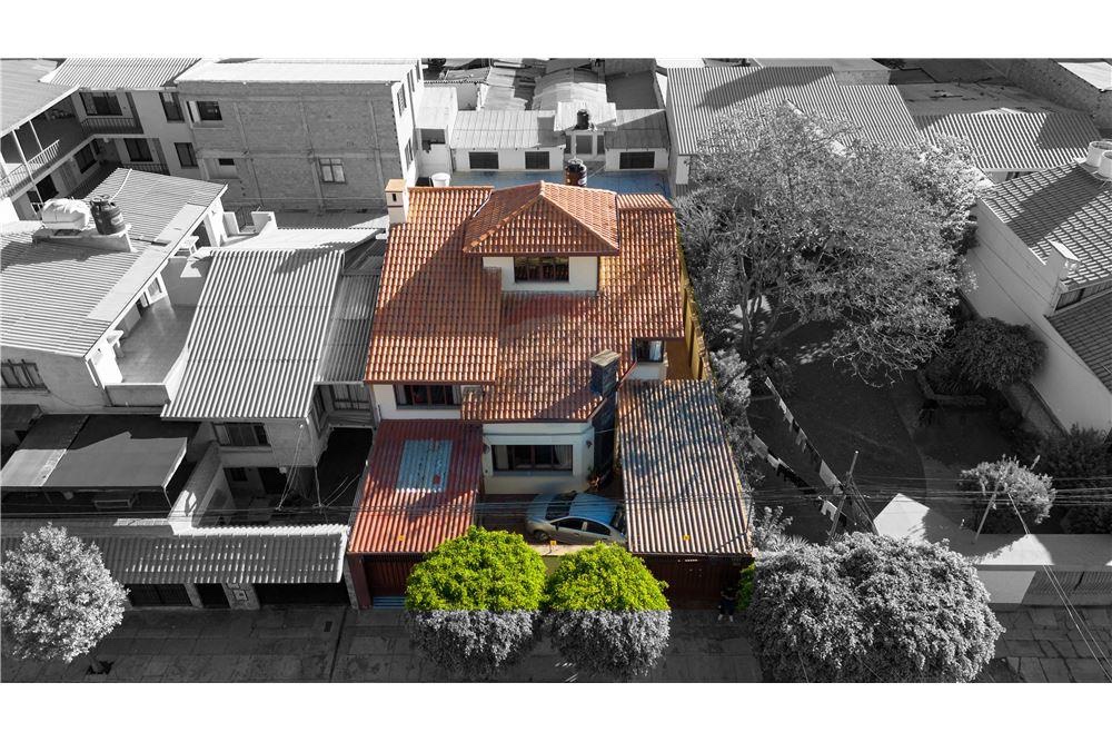 Casa en VentaCASA EN VENTA ZONA LAS CUADRAS 7 dormitorios 3 baños 2 parqueos Foto 1