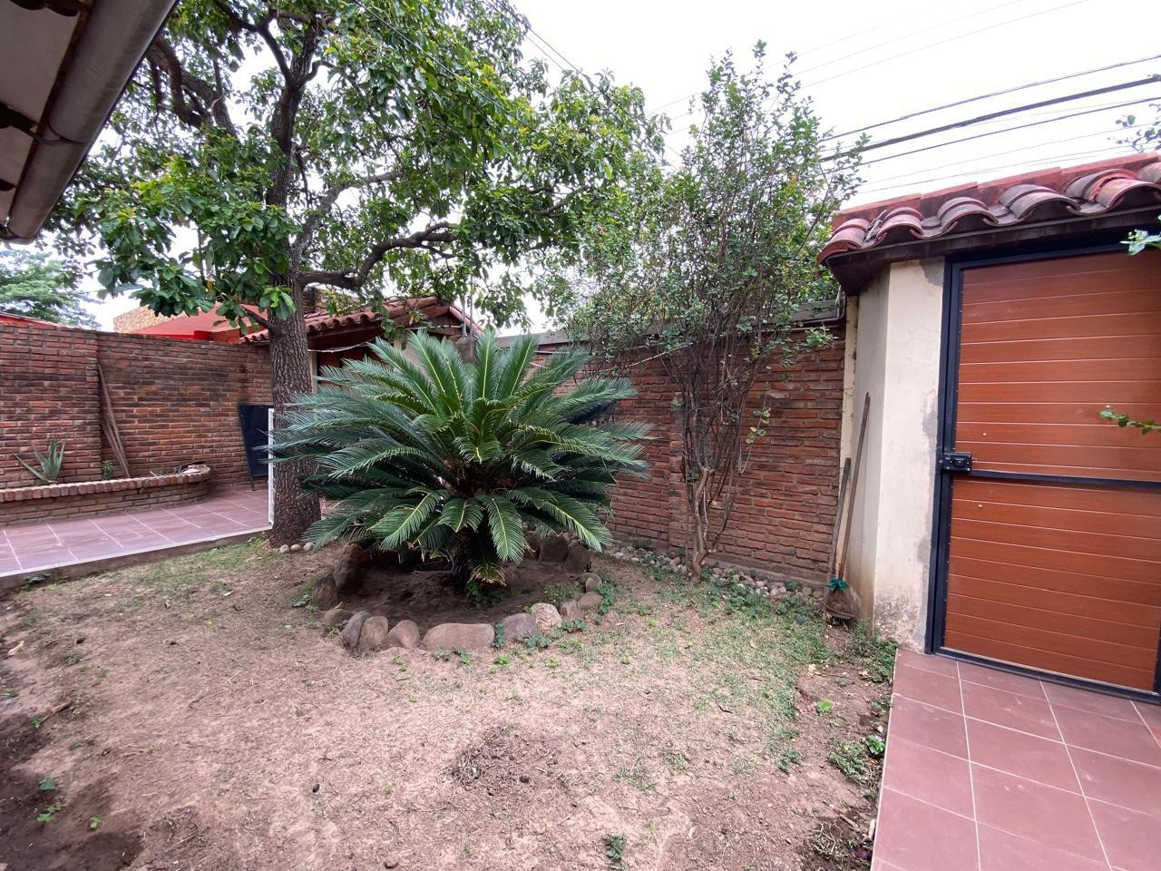 Casa en Entre 4to y 5to anillo Sur en Santa Cruz de la Sierra 4 dormitorios 3 baños 4 parqueos Foto 9