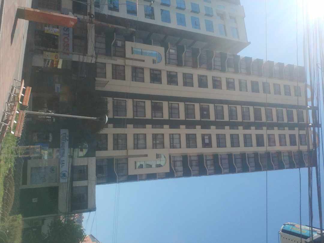 Departamento en VentaMiraflores, Avenida Busch Nº 1173 a pasos de la parada del Teleferico Blanco (Monumento Busch)  3 dormitorios 3 baños 1 parqueos Foto 1