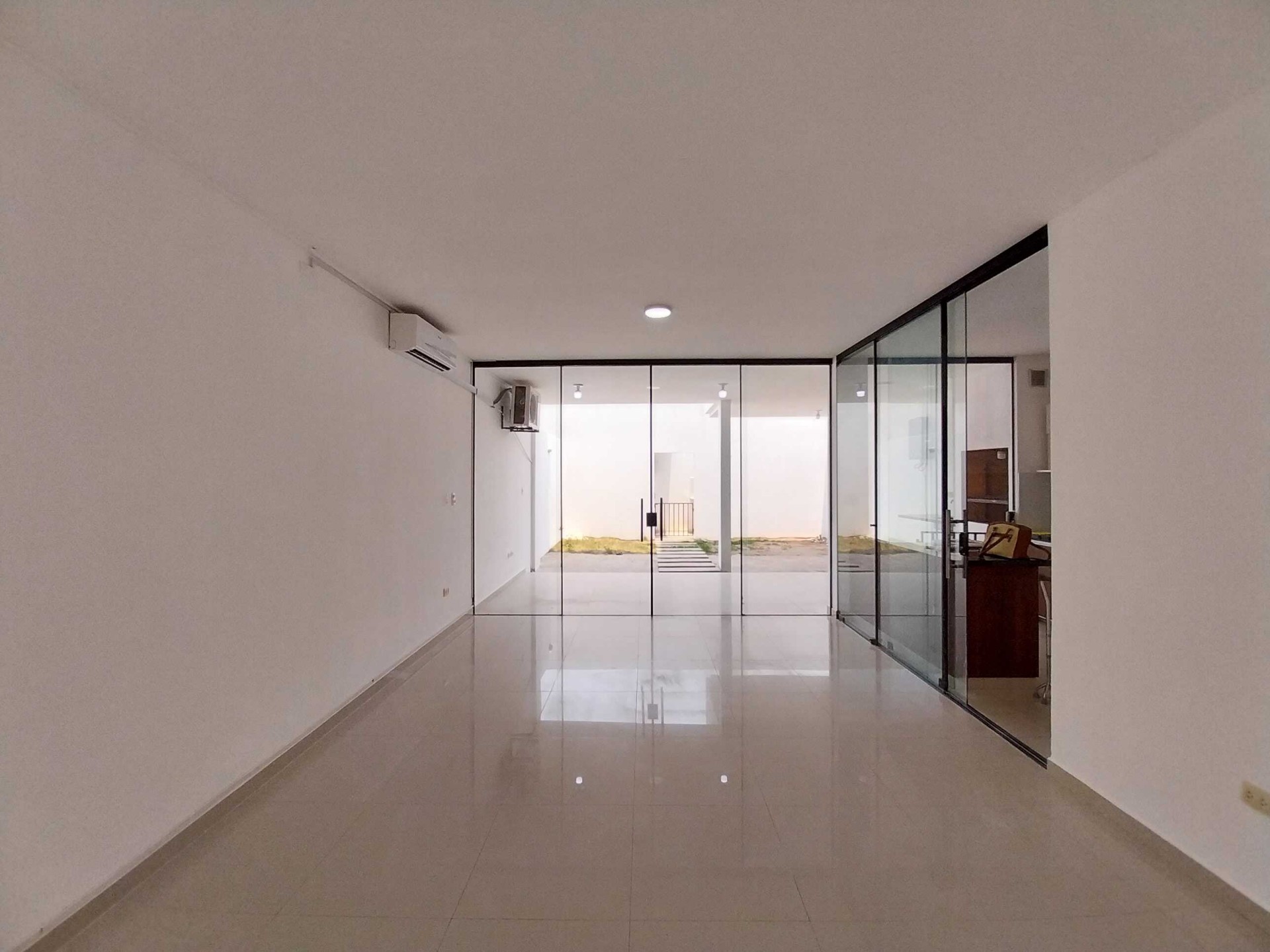 Casa 🏡 ALQUILO HERMOSA CASA DE 2 PLANTAS – 3 SUITES Foto 3