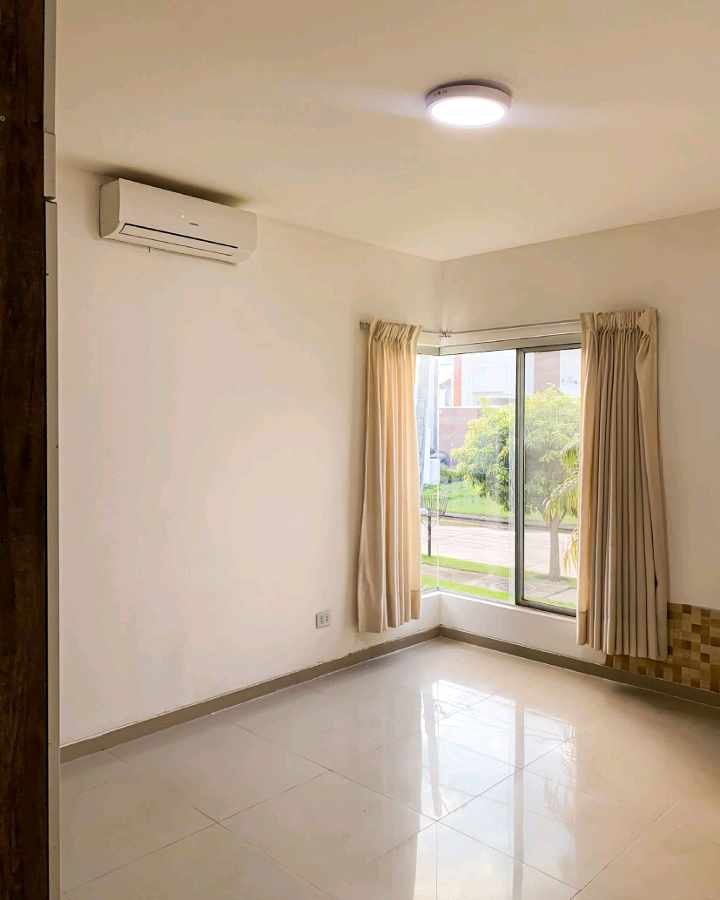 Casa en Venta<b>CASA EN VENTA SANTA CRUZ DE LA COLINA</b> 4 dormitorios 4 baños 4 parqueos Foto 11