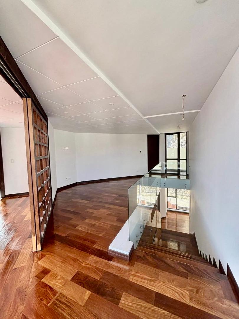 Casa en VentaACHUMANI 4 dormitorios 6 baños 2 parqueos Foto 3