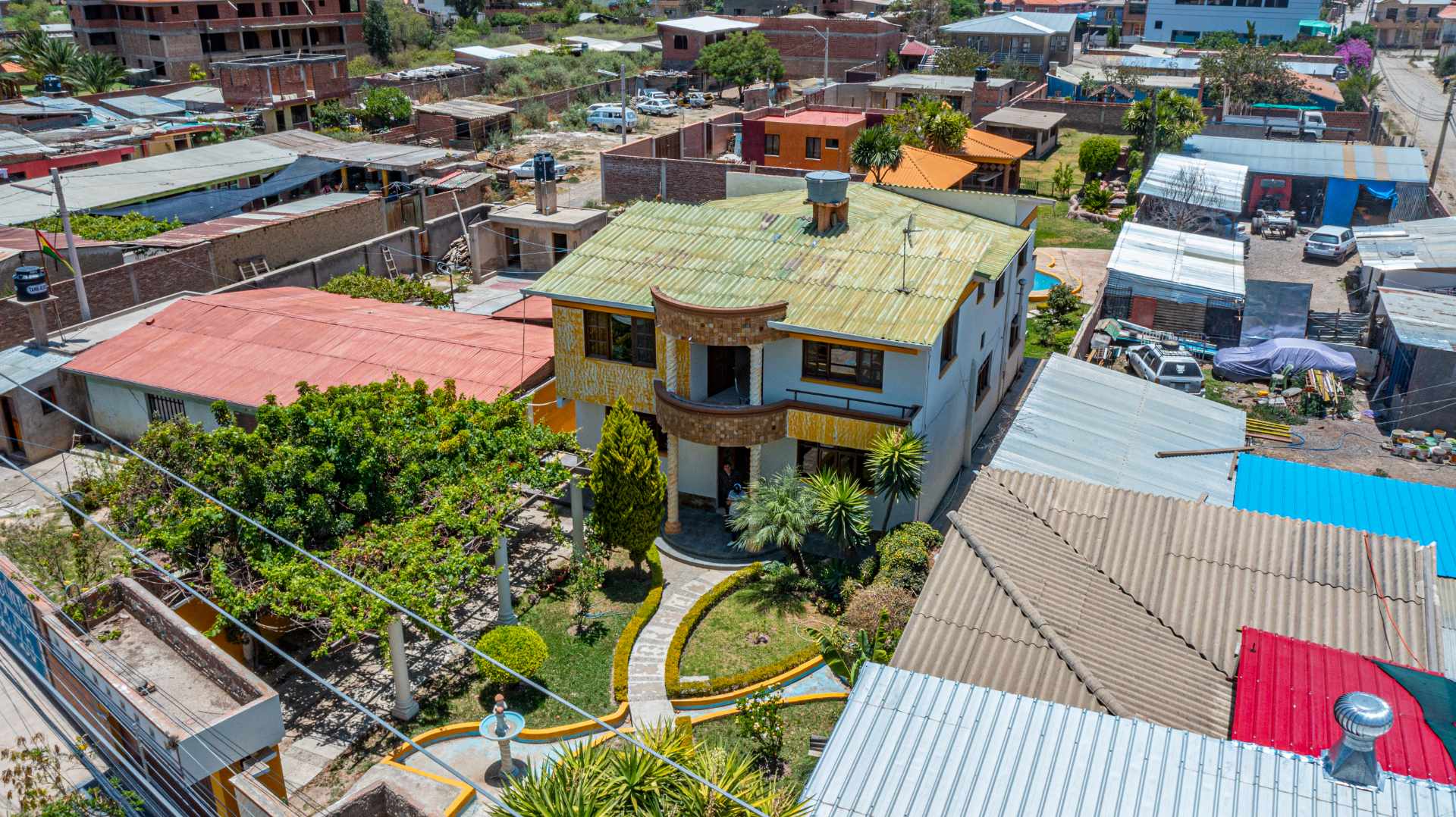 Casa en Colcapirhua en Cochabamba 4 dormitorios 3 baños 2 parqueos Foto 18