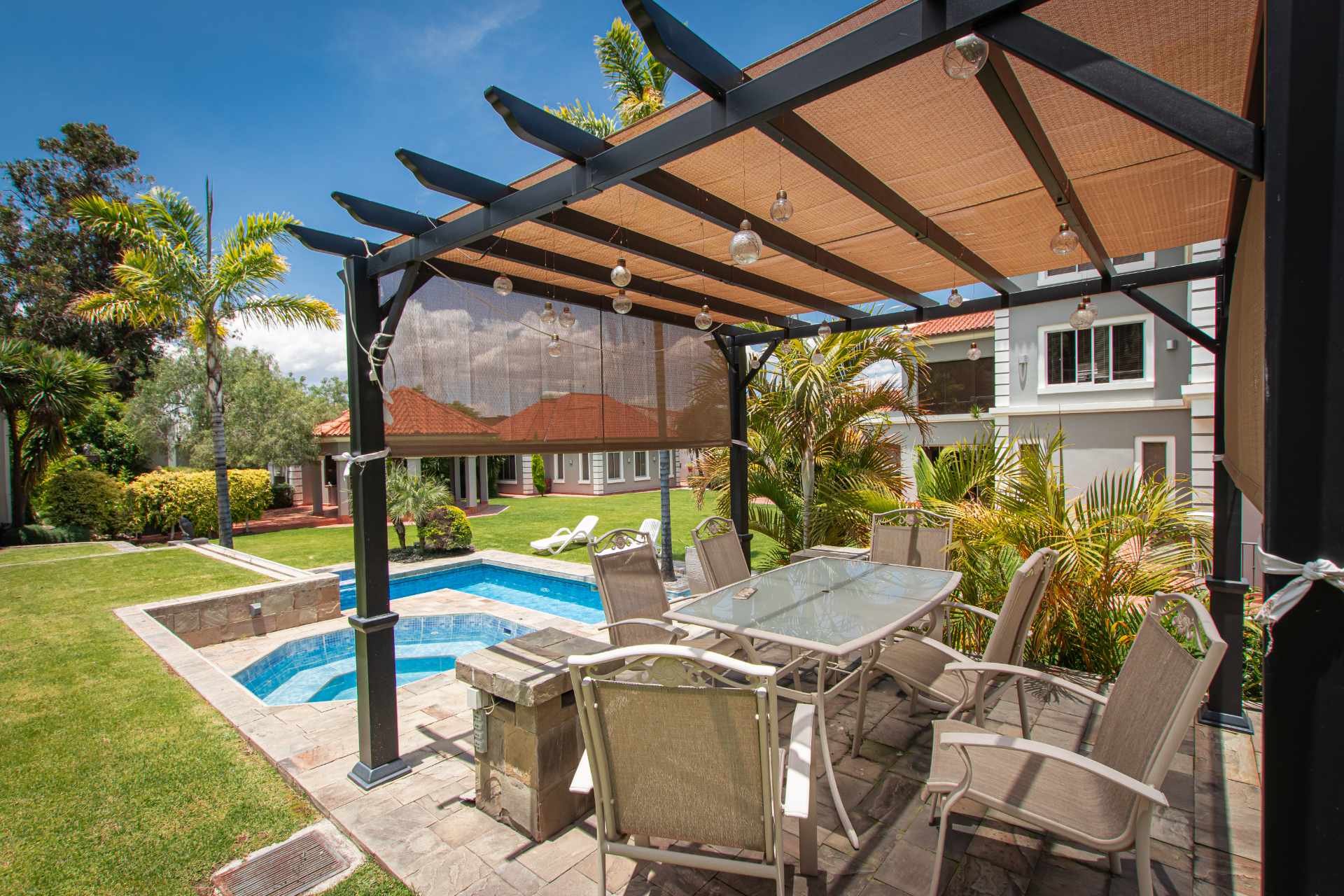 Casa en Aranjuez en Cochabamba 5 dormitorios 8 baños 6 parqueos Foto 9