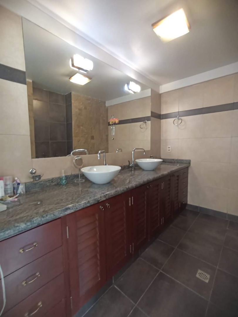 Casa en Irpavi en La Paz 4 dormitorios 5 baños 3 parqueos Foto 4