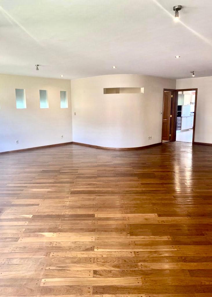 Departamento en AlquilerDepto Alquiler Edificio Exclusivo, Calacoto 
3 dormitorios, 2 garajes 3 dormitorios 4 baños 2 parqueos Foto 1