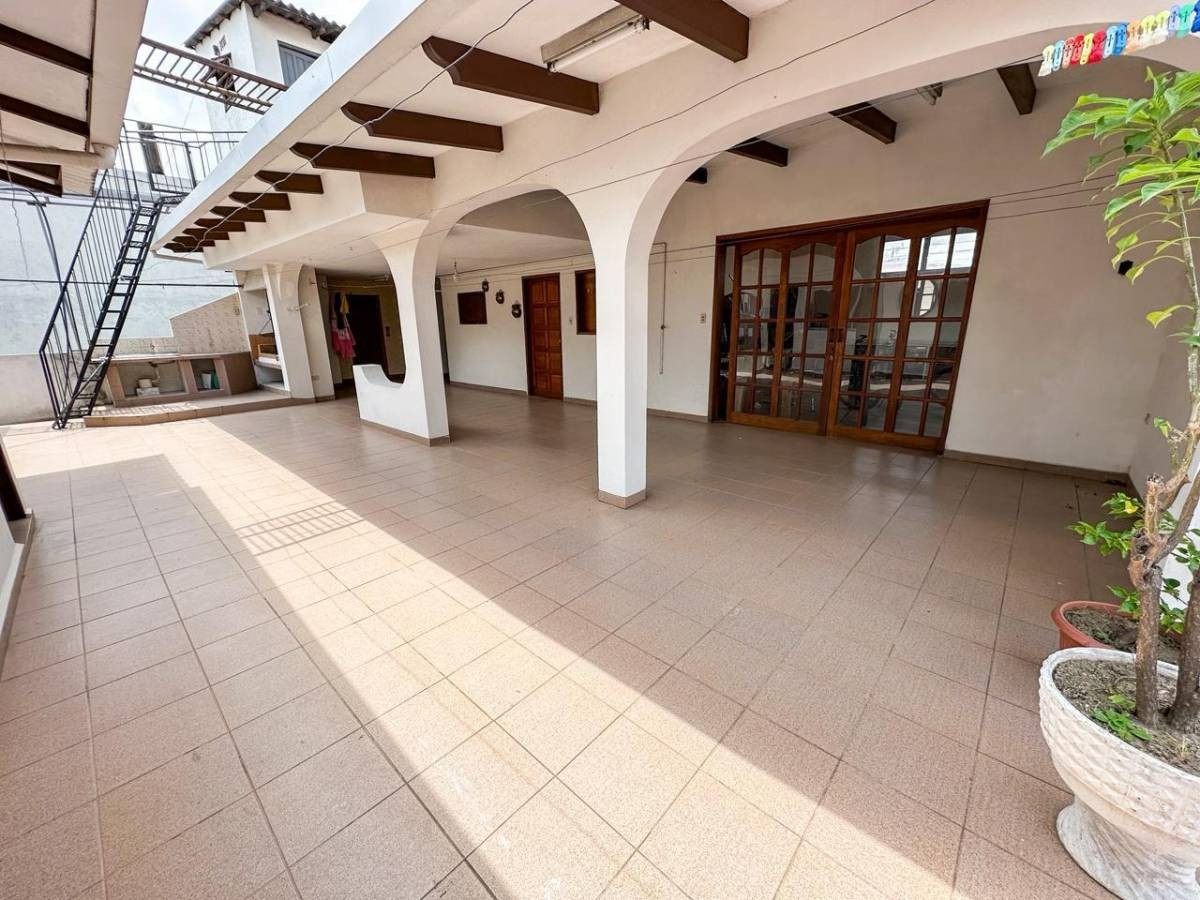 Departamento en Centro en Santa Cruz de la Sierra 1 dormitorios 1 baños  Foto 8