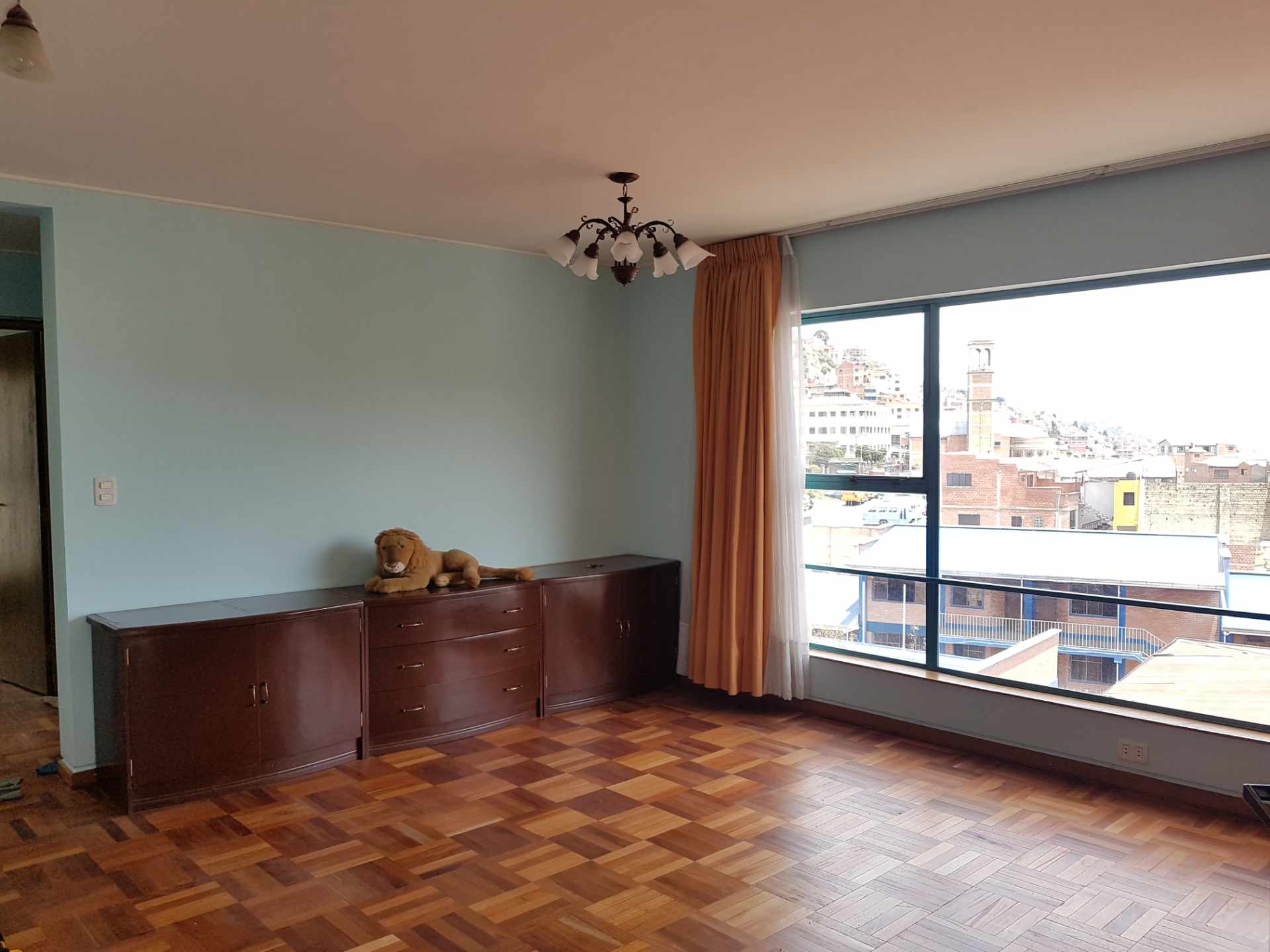 Departamento en VentaDepartamento y Parqueo. Av. Chacaltaya N° 722, Zona Central Foto 2