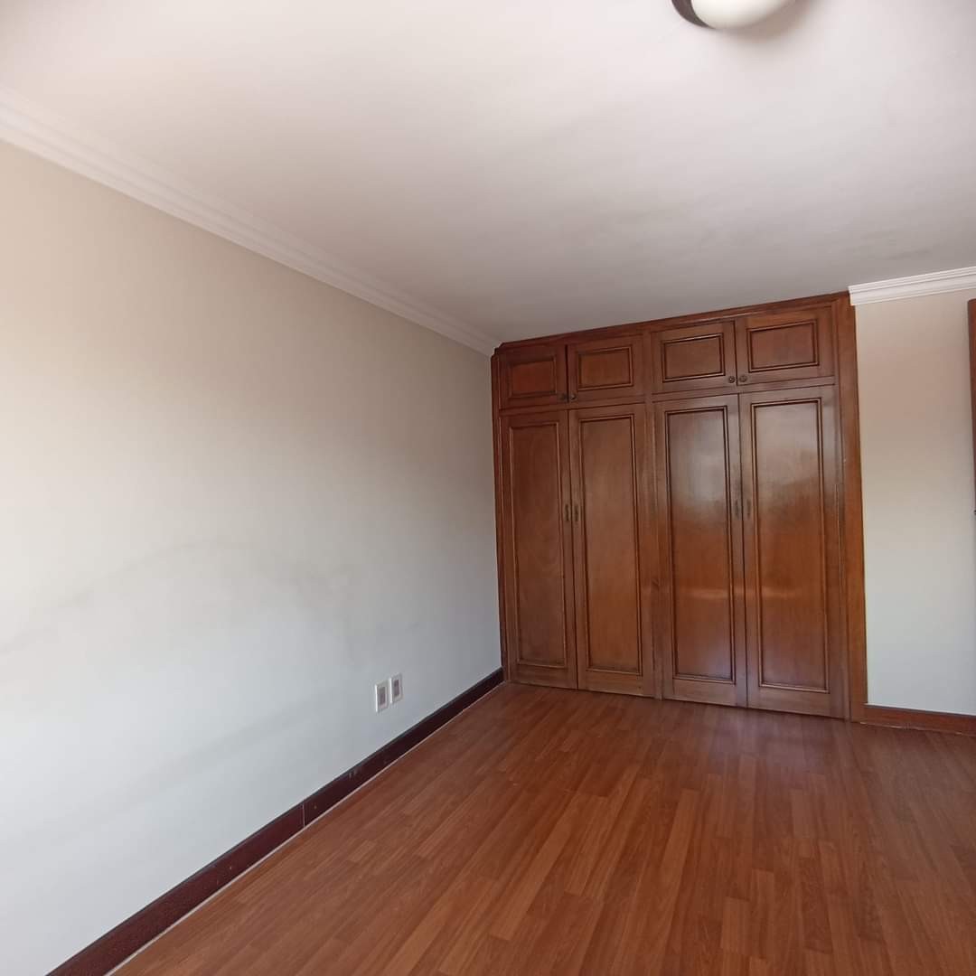 Departamento en Obrajes en La Paz 3 dormitorios 4 baños 1 parqueos Foto 26