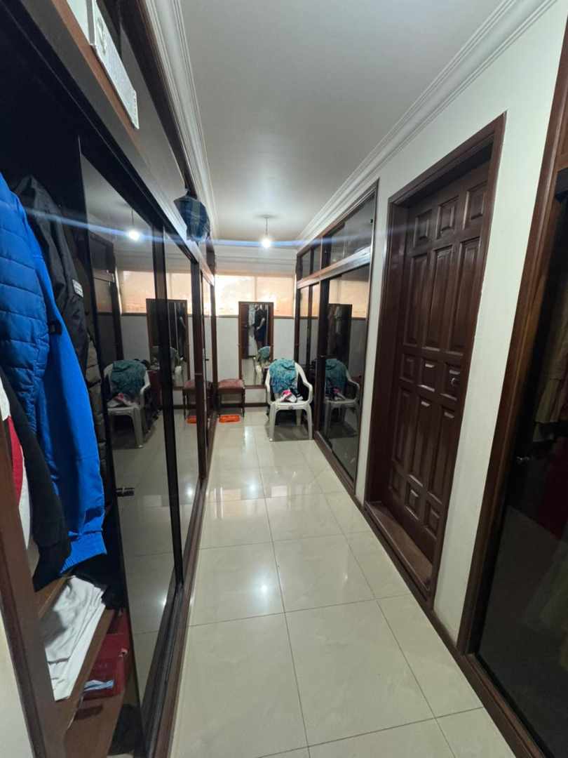 Casa en Entre 4to y 5to anillo Norte en Santa Cruz de la Sierra 3 dormitorios 3 baños 4 parqueos Foto 7