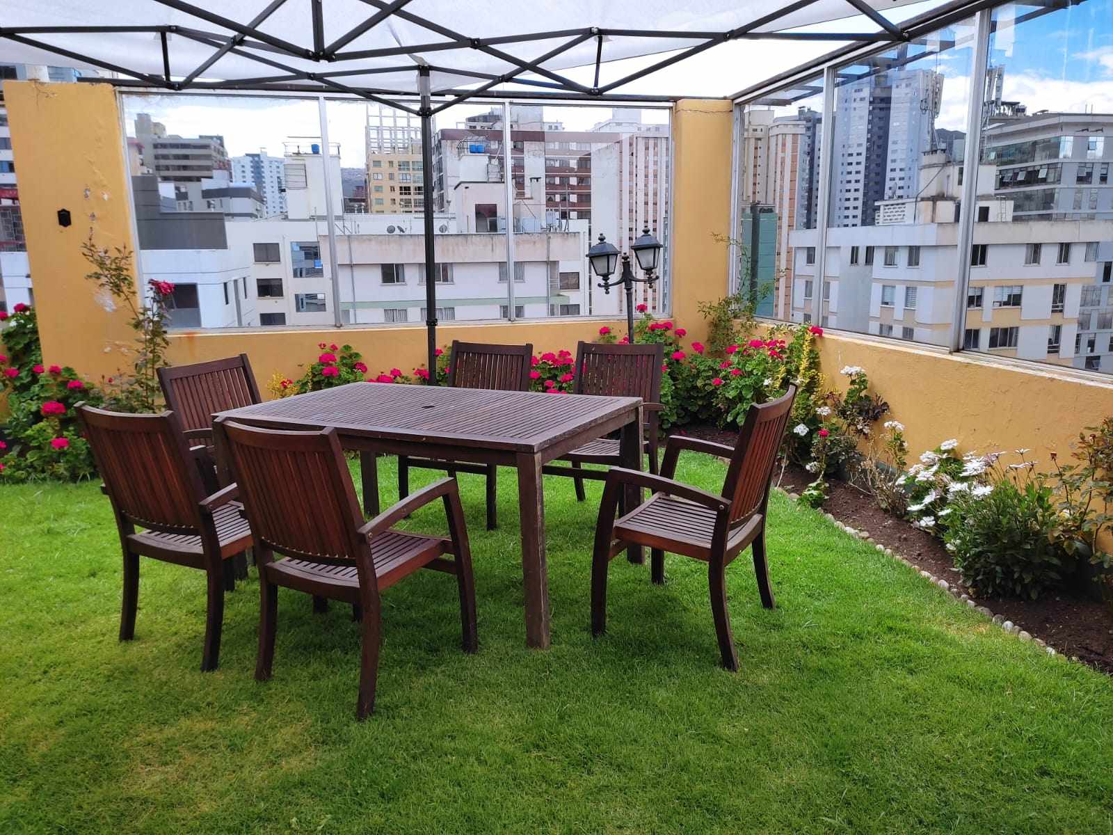 Departamento en VentaSan Jorge, Av. Arce esq. Gosalvez 4 dormitorios 6 baños 2 parqueos Foto 1