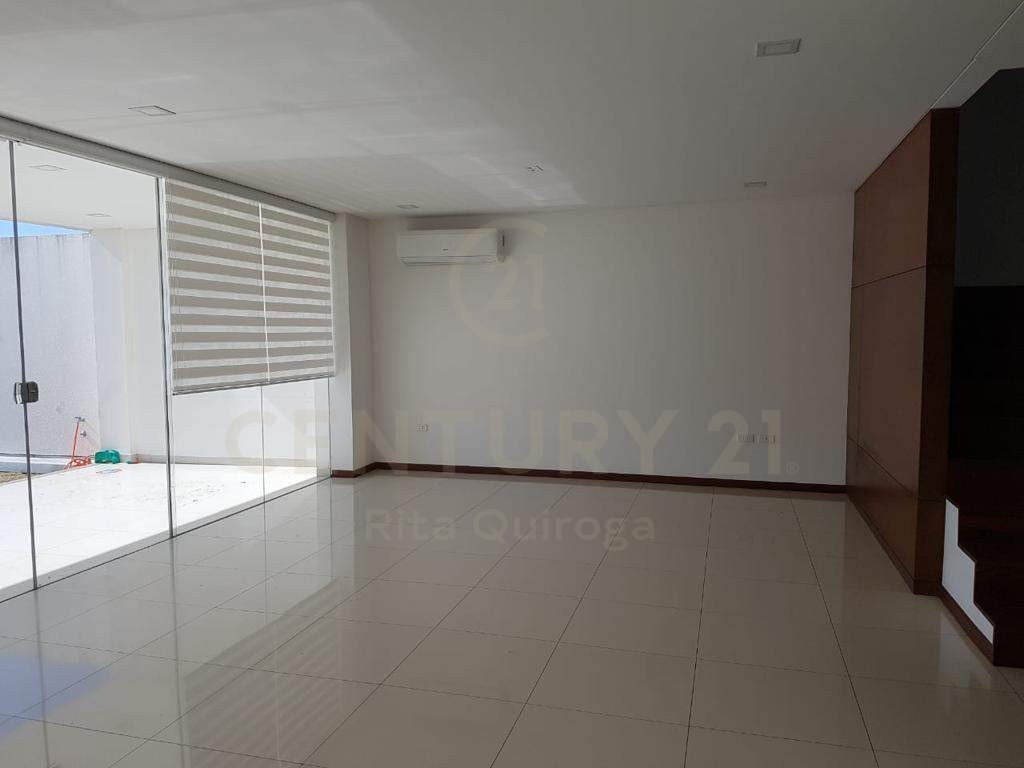 En Alquiler a $us 1,200 Foto 4