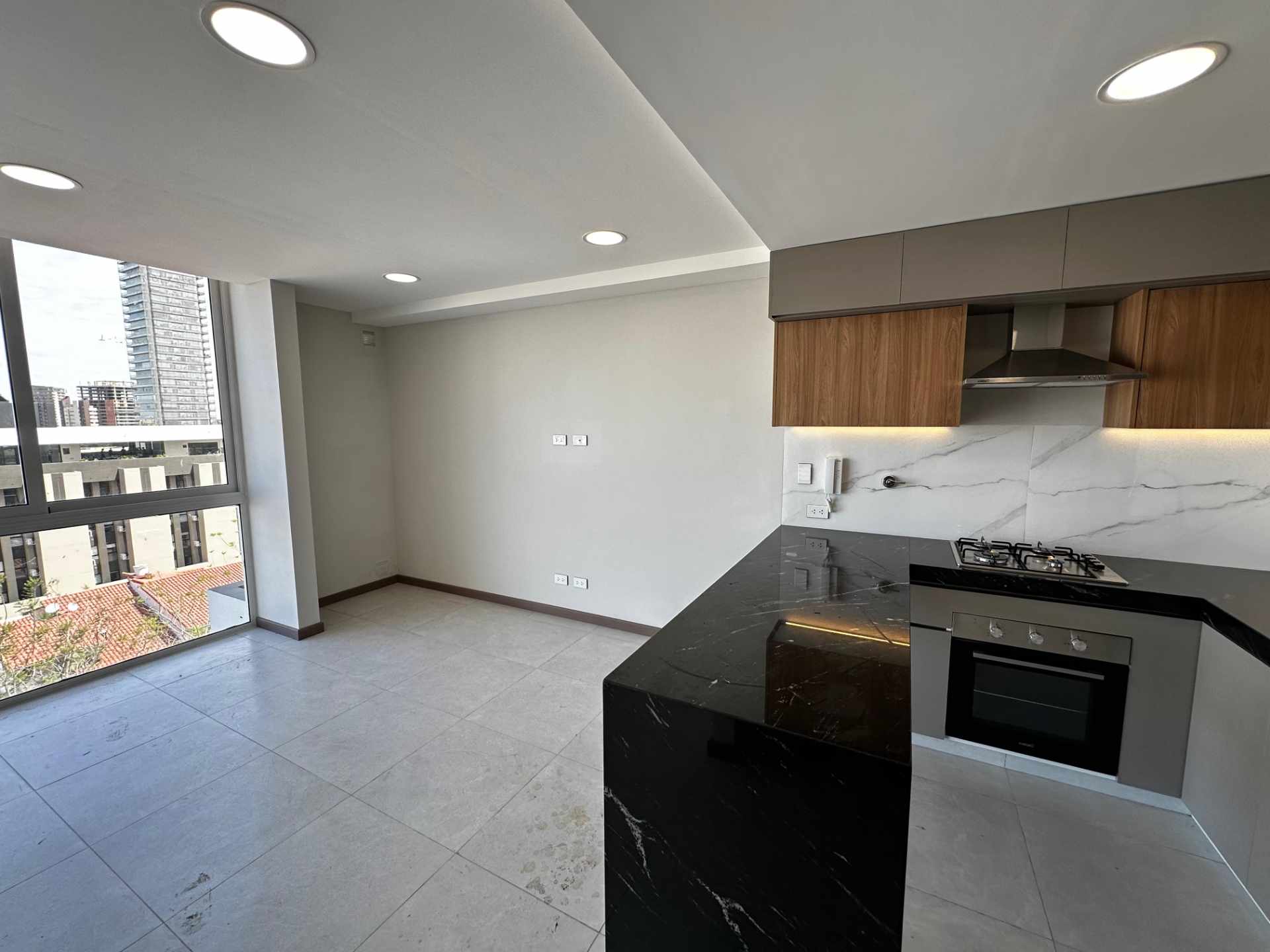 Departamento en Alquiler🏙️ ¡Alquila tu monoambiente a estrenar en Barrio Equipetrol! Foto 5