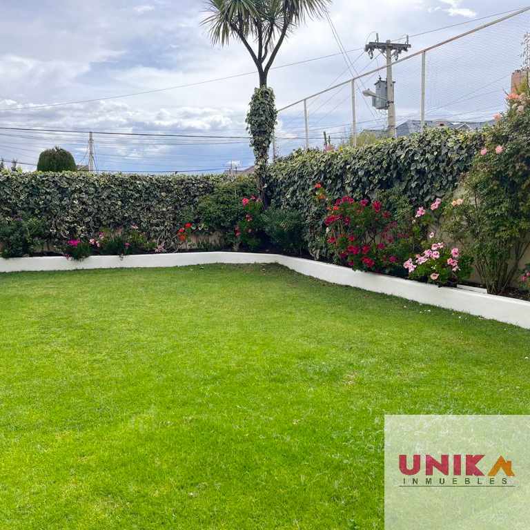 Casa en Venta🏡 HERMOSA CASA AMPLIA Y LLENA DE SOL EN VENTA, EN EL LUGAR MAS CÉNTRICO DE ACHUMANI 4 dormitorios 5 baños 4 parqueos Foto 2