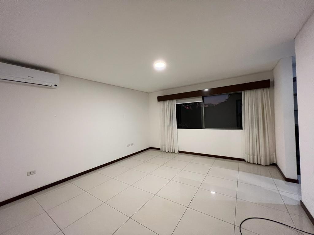 Casa en AlquilerCONDOMINIO LOS BATOS DEL URUBO 3 dormitorios 5 baños 2 parqueos Foto 12