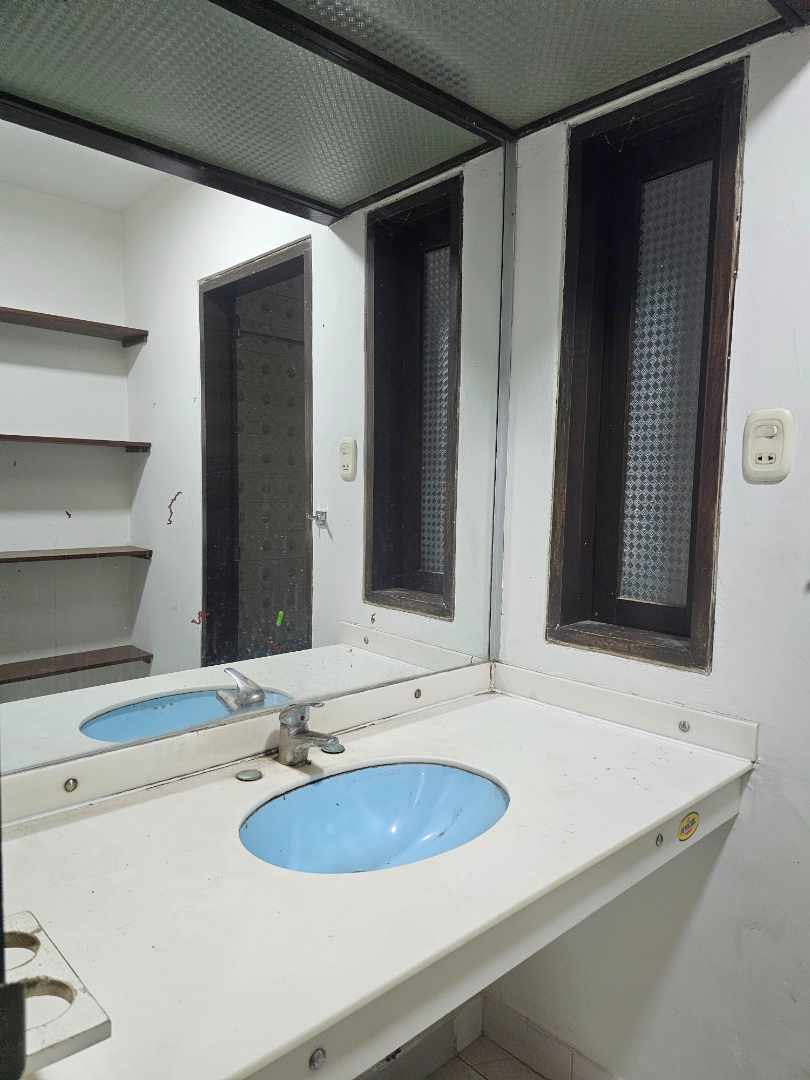 Casa en AlquilerAv. Ibérica- Barrio las LAS PALMAS  5 dormitorios 4 baños 3 parqueos Foto 5