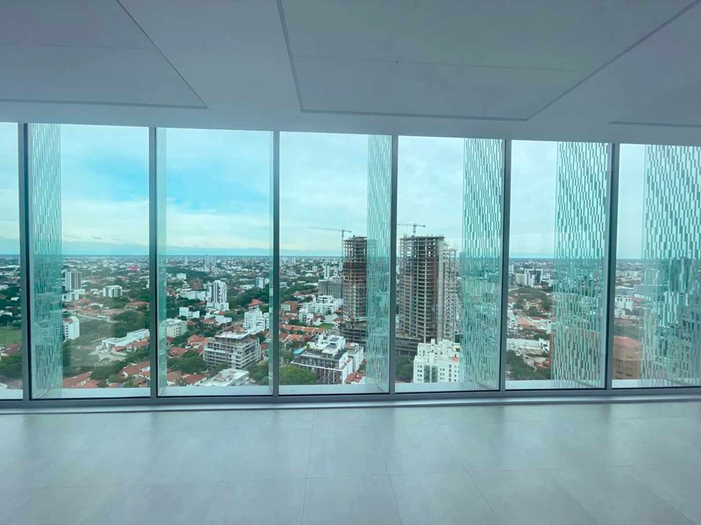 Oficina en Equipetrol en Santa Cruz de la Sierra 1 dormitorios 1 baños 4 parqueos Foto 5