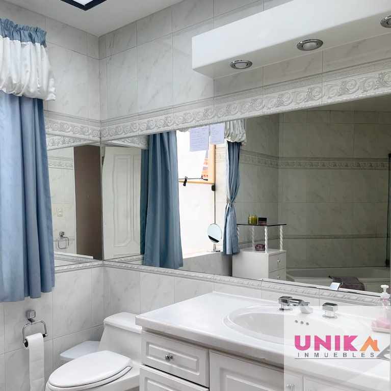 Casa en Venta🏡 HERMOSA CASA AMPLIA Y LLENA DE SOL EN VENTA, EN EL LUGAR MAS CÉNTRICO DE ACHUMANI 4 dormitorios 5 baños 4 parqueos Foto 20