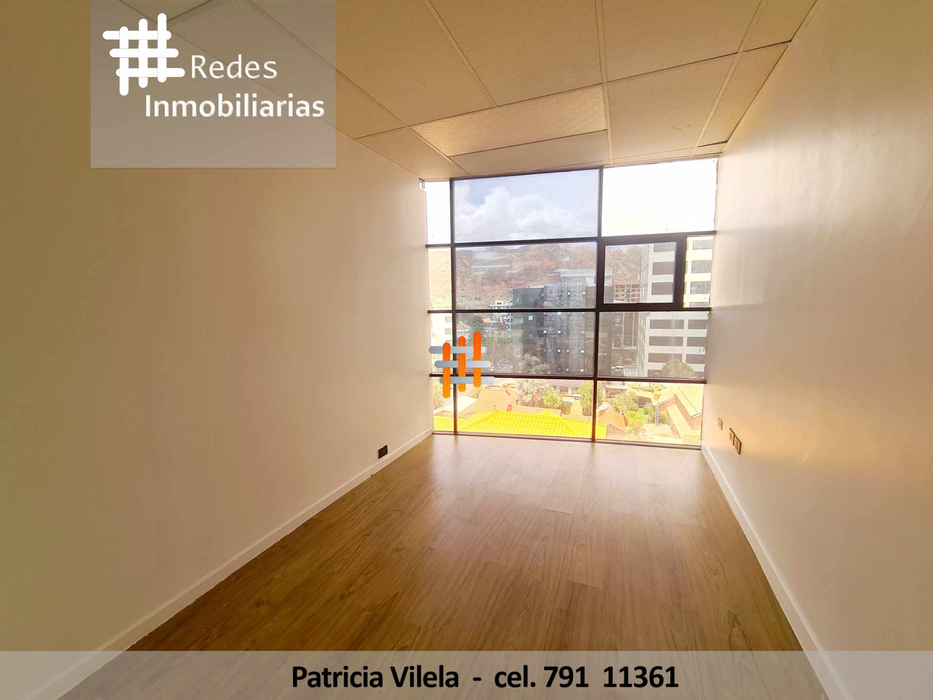 Oficina en VentaOFICINA EN VENTA EN CALACOTO EN EDIFICIO EMPRESARIAL - DIVISIONES DE VIDRIO TEMPLADO 5 dormitorios 2 baños 2 parqueos Foto 14