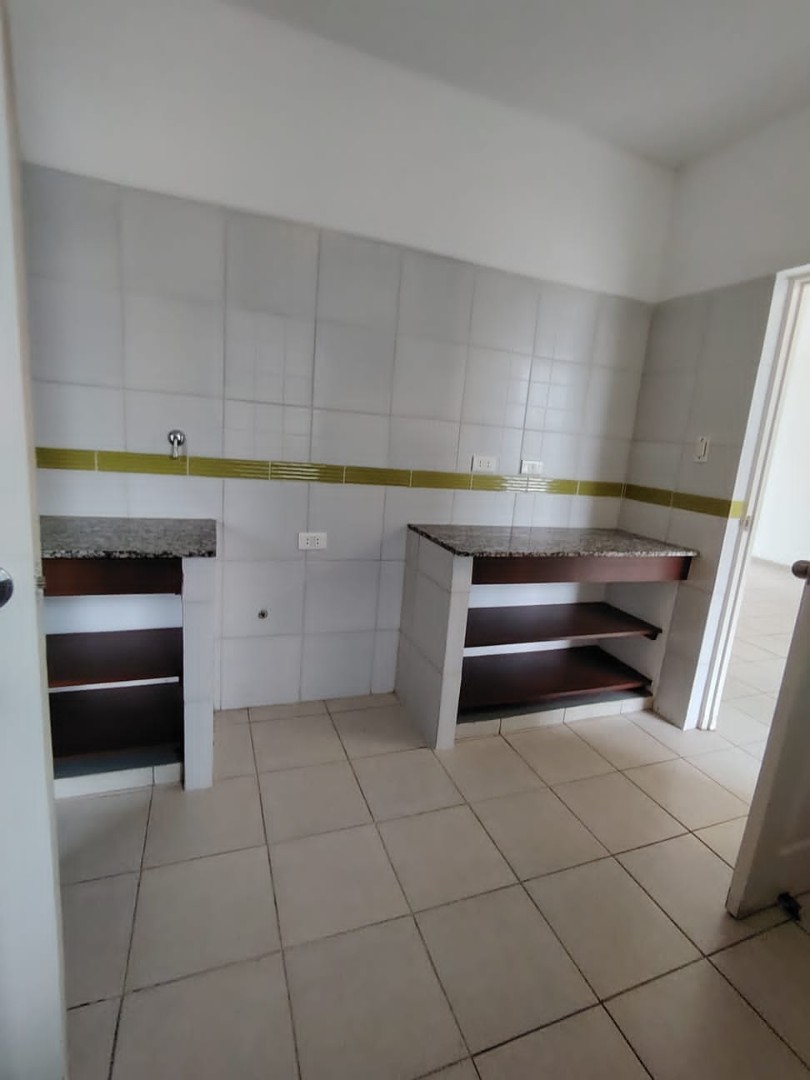 Casa en VentaZona Norte, 7mo Anillo  4 dormitorios 6 baños 2 parqueos Foto 7