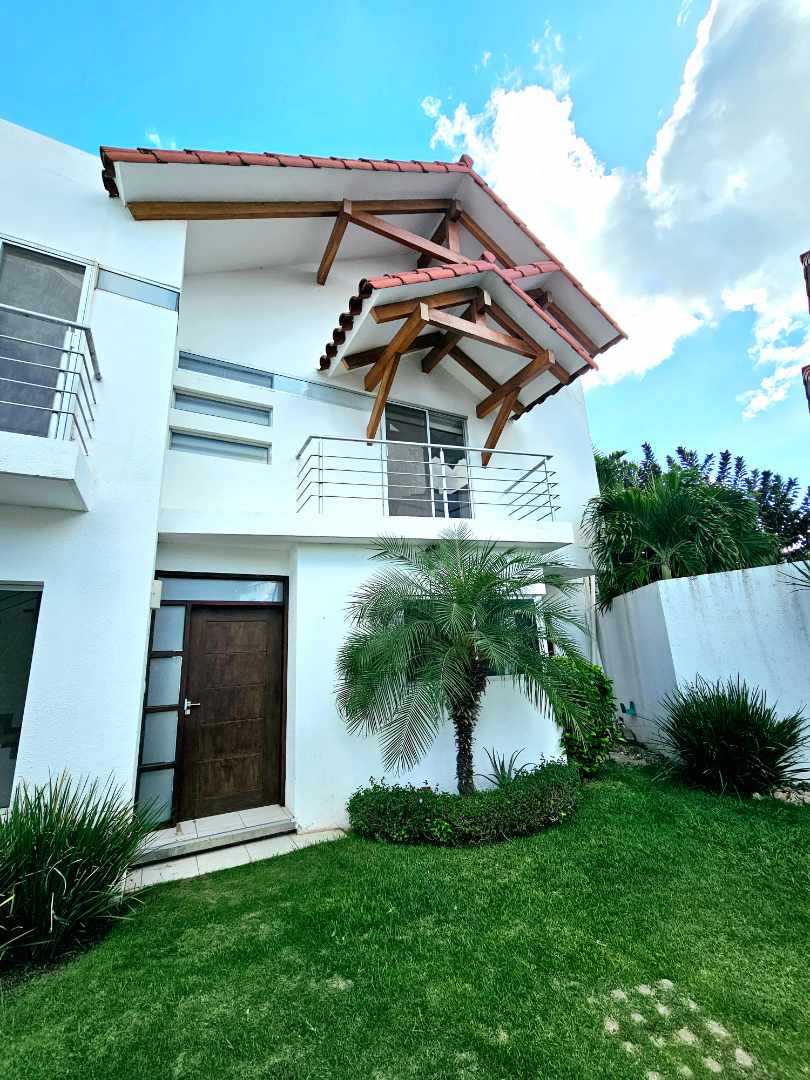 Casa en Entre 5to y 6to anillo Norte en Santa Cruz de la Sierra 3 dormitorios 3 baños 2 parqueos Foto 7