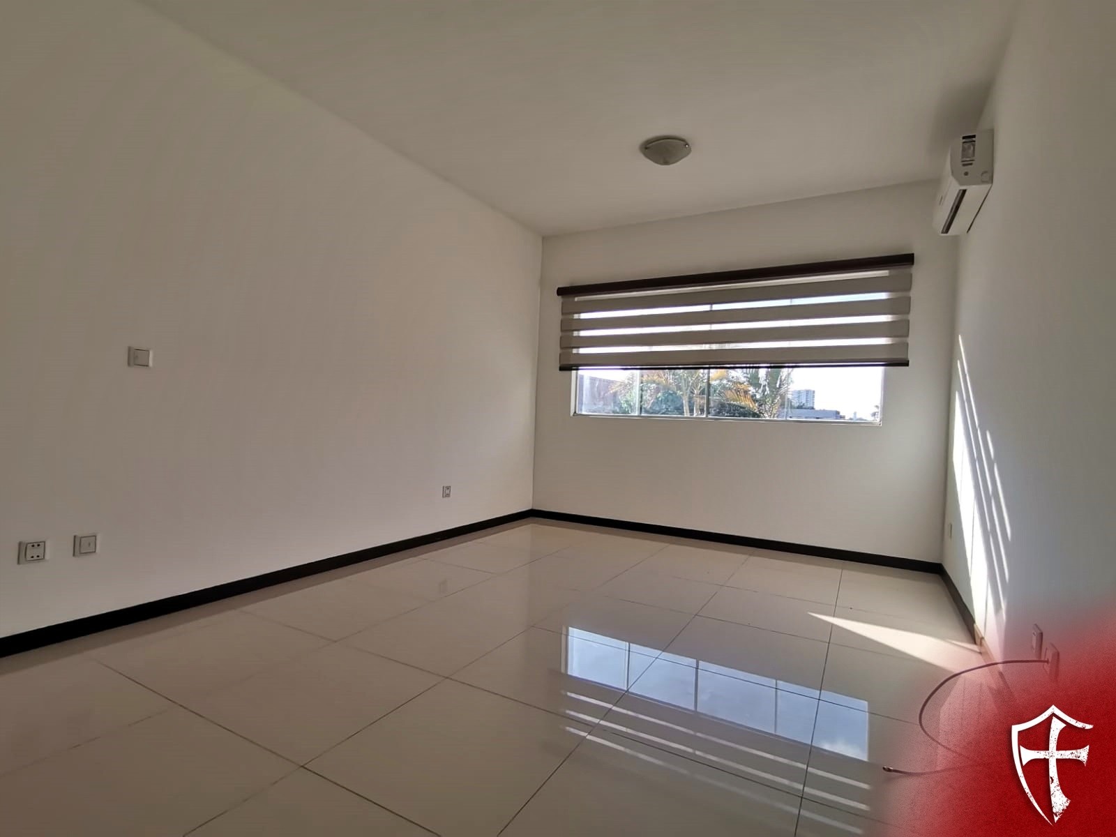 Departamento en AlquilerSegundo anillo entre Pirai y Roca Coronado Foto 11