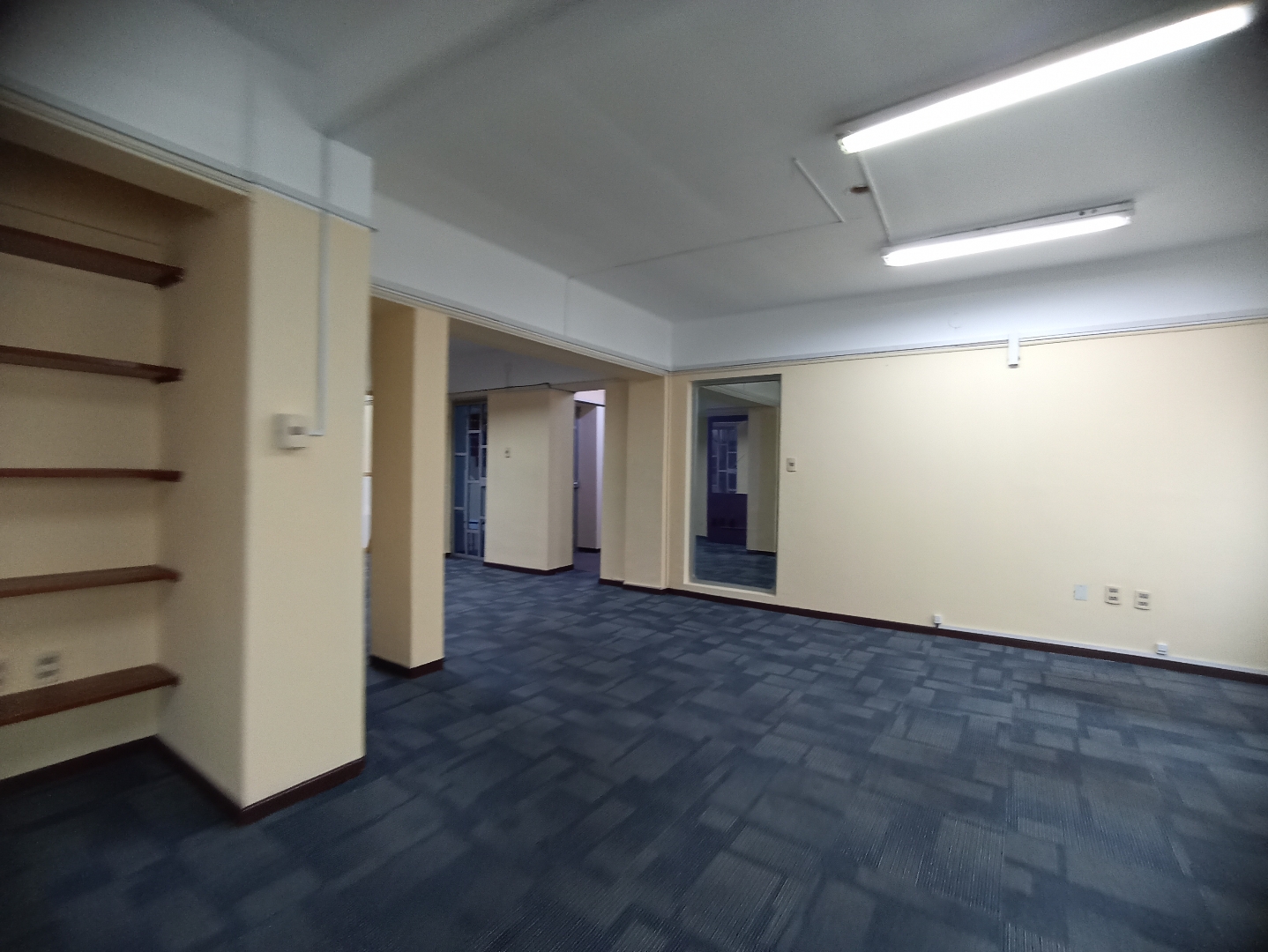 Oficina en Miraflores en La Paz 13 dormitorios 5 baños 2 parqueos Foto 33