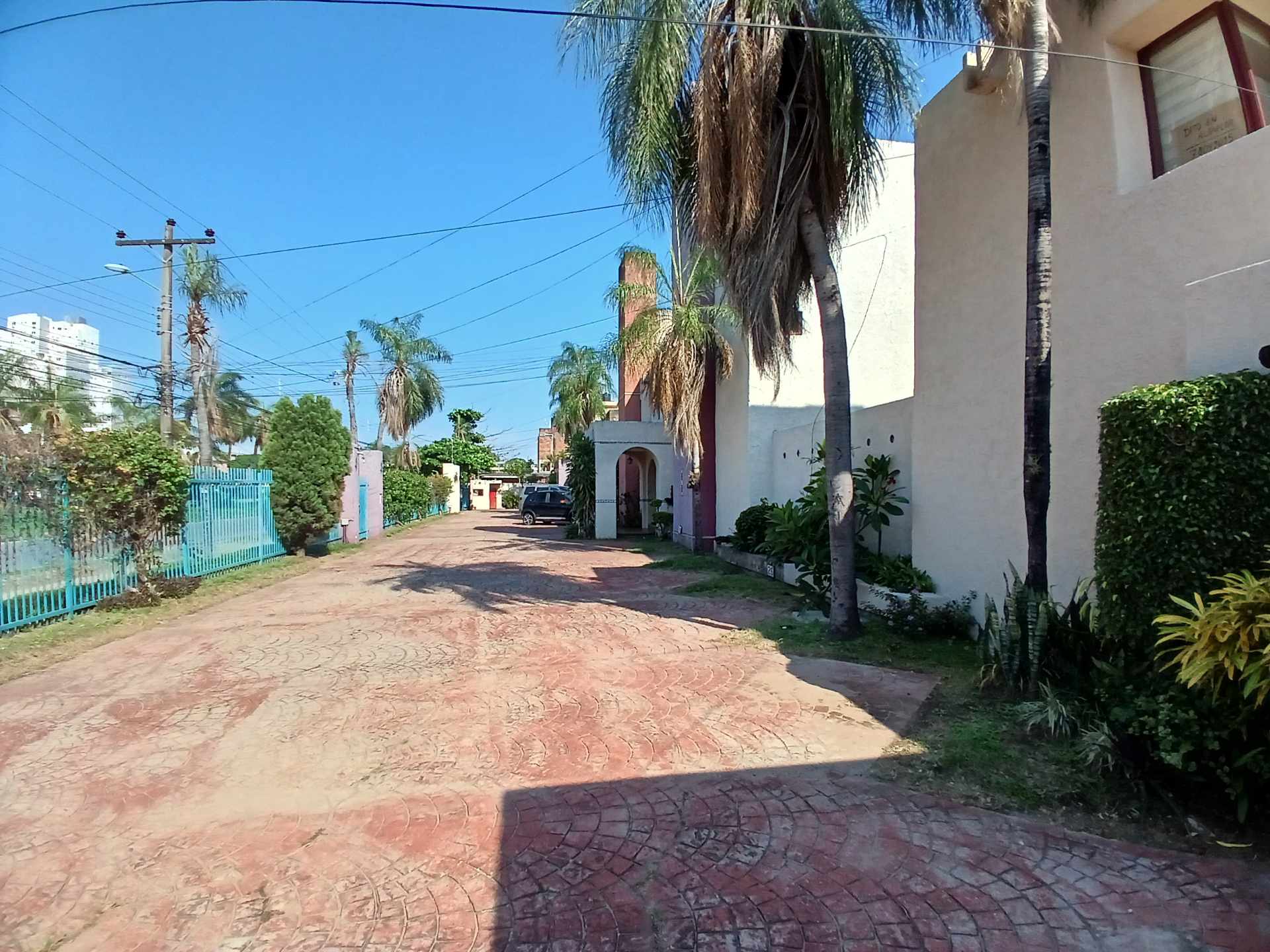 Casa en VentaSobre 6º Anillo a 1 cuadra de la Av. Bánzer, Zona Norte. Exactamente al frente de Universidad Ucebol Foto 20