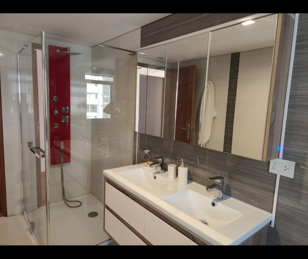 Departamento en Calacoto en La Paz 3 dormitorios 5 baños 1 parqueos Foto 5