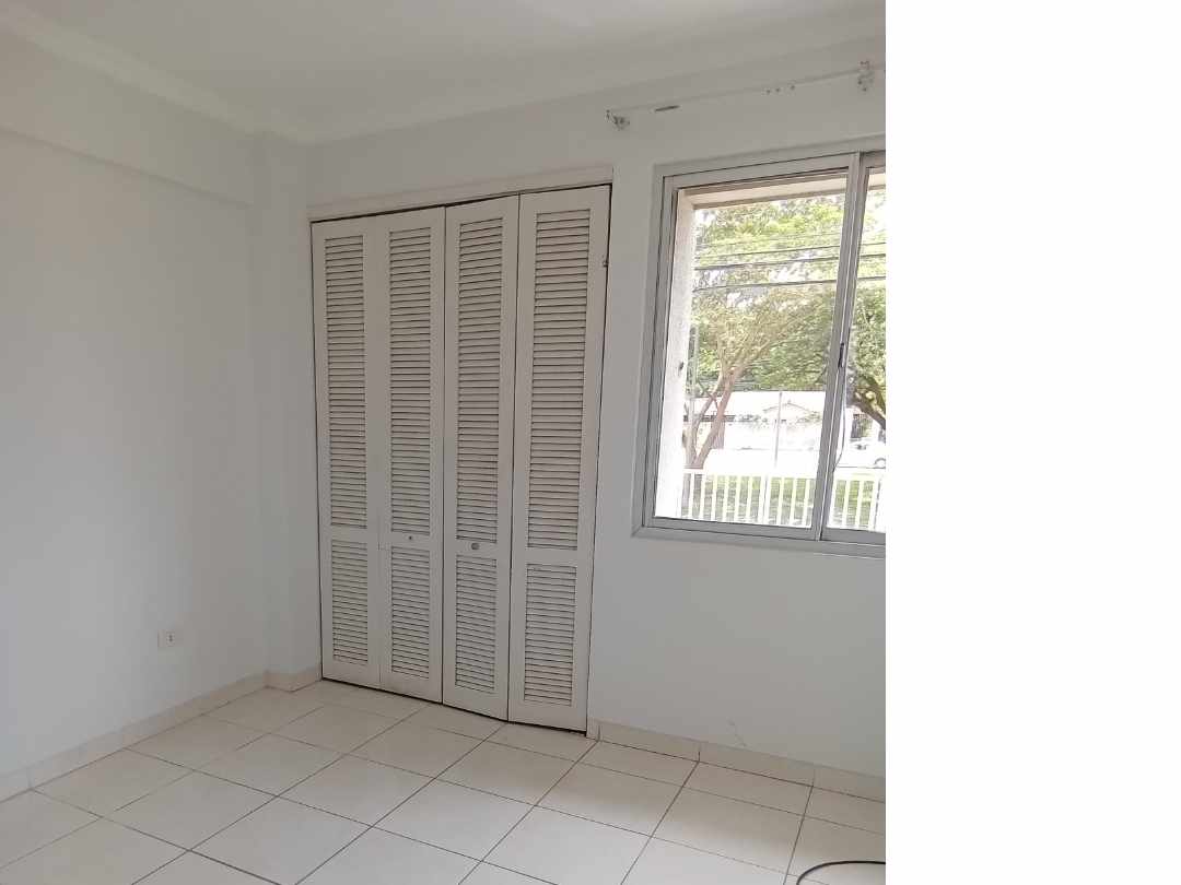 Departamento en VentaAv. Beni entre 4 y 5 anillo Condominio Valeria 1 Foto 11