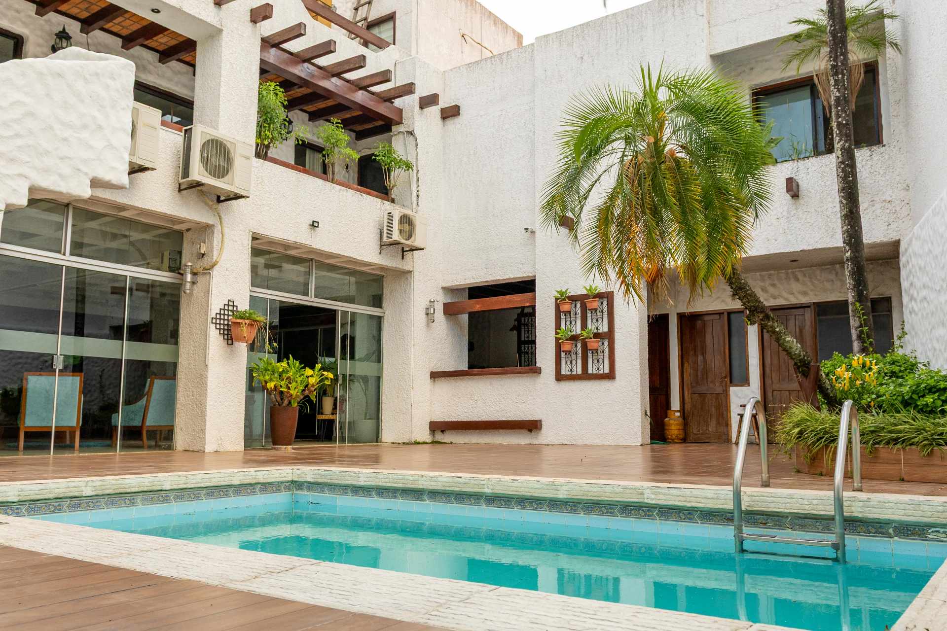 Casa Condominio Barrio Norte, sobre Av. Banzer y 4to anillo  Foto 2