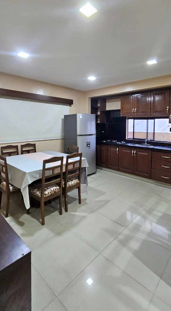 Departamento en AlquilerAv. Brasil 4to anillo 
Atrás del Hospital Guaracachi 

Dpto de 2 DORMITORIOS en Suite 

Bs. 3.000.- 2 dormitorios 2 baños 1 parqueos Foto 11