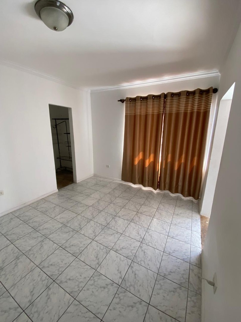 Casa en Entre 4to y 5to anillo Sur en Santa Cruz de la Sierra 5 dormitorios 4 baños 3 parqueos Foto 6