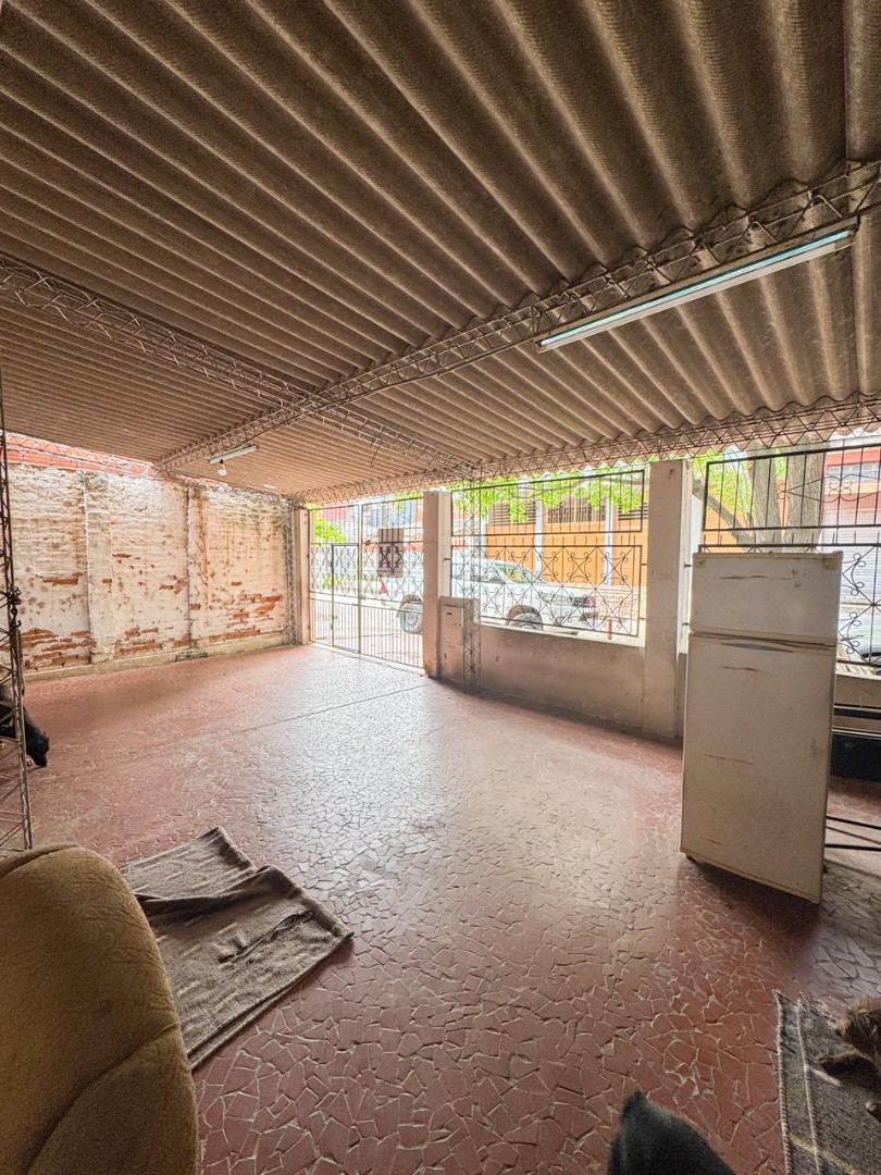 Casa en VentaZona este Avenida Brasil entre 2do y 3er anillo 5 dormitorios 3 baños 2 parqueos Foto 2