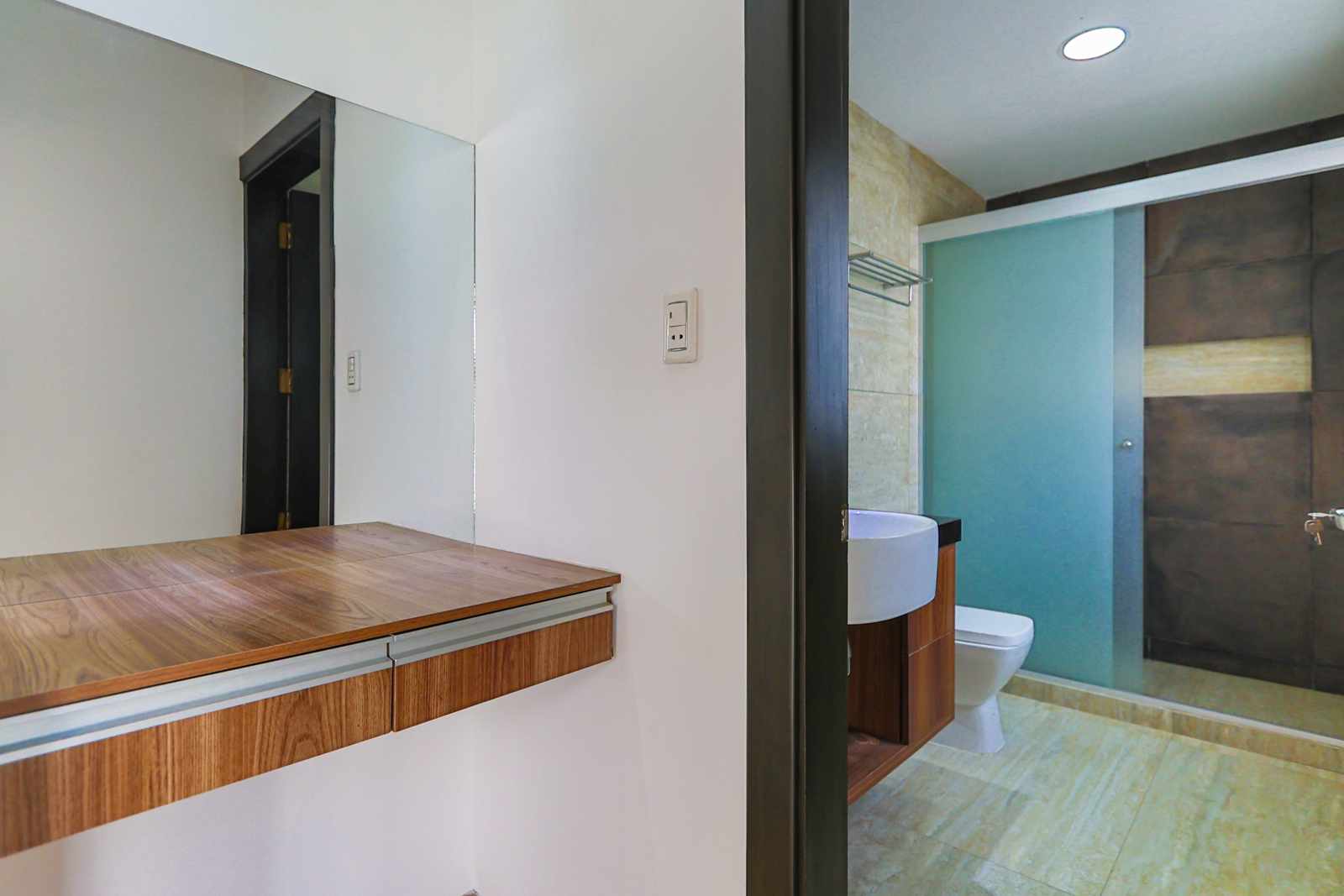 Casa en AlquilerZona Norte, 6to Anillo condominio Ciudad Jardin  4 dormitorios 4 baños 3 parqueos Foto 12