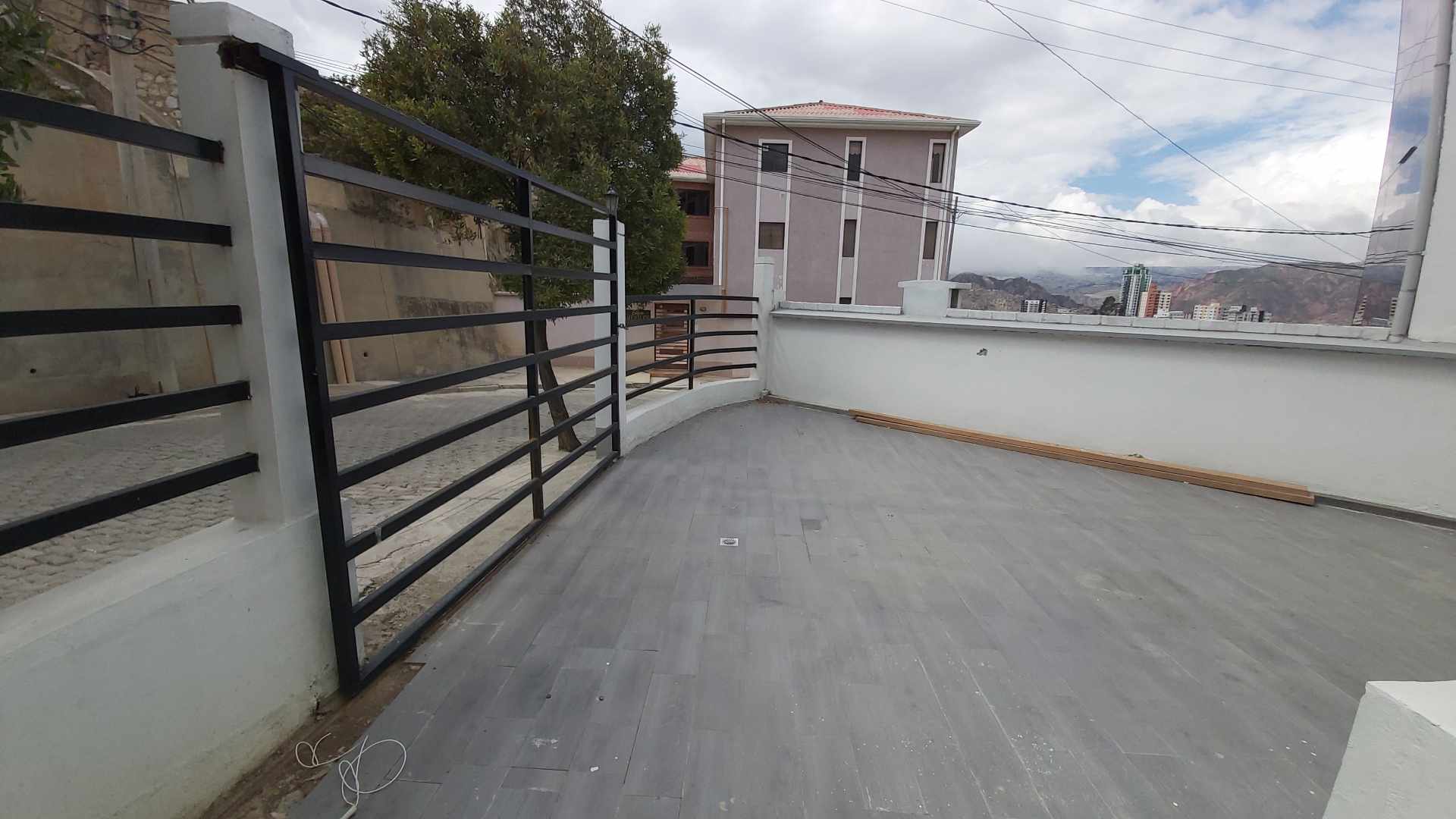 Casa en Achumani en La Paz 5 dormitorios 6 baños 3 parqueos Foto 5